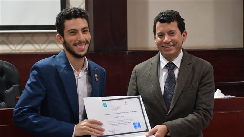 وزير الرياضة يشهد