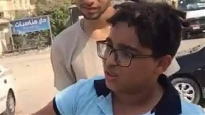من فيديو السخرية إلى مشهد الدماء.. “طفل المرور” يعود بواقعة جديدة تهز الشارع.. يعتدى على طالب بعصا بيسبول.. والضحية فى العناية المركزة لاشتباه في كسر بالجمجمة ونزيف داخلي