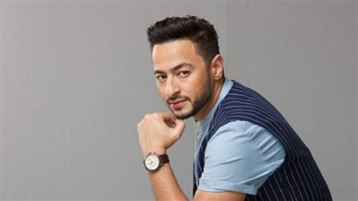 في مقطع نادر.. حمادة هلال يغني 