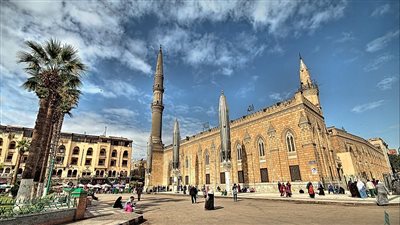 الأوقاف: حريق الحسين خارج أسوار المسجد 