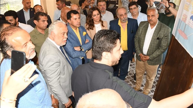 أشرف صبحي يتفقد نادي