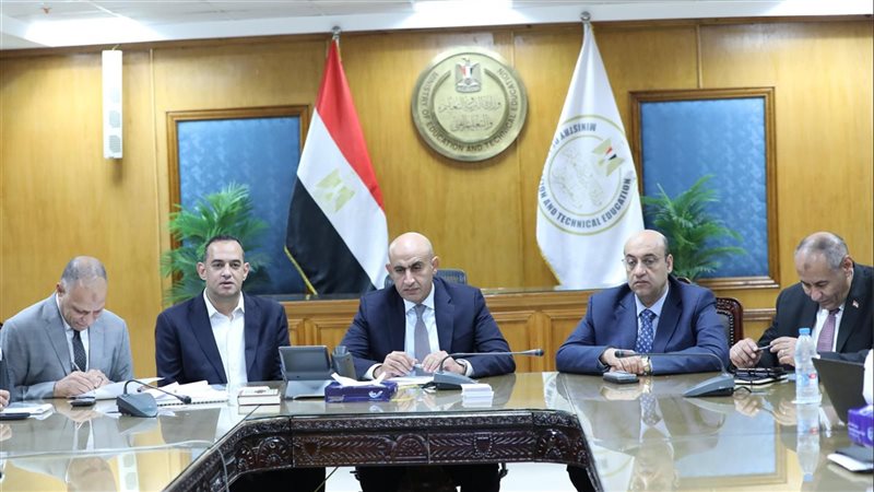 اجتماع محمد عبد اللطيف