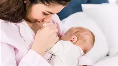 الصحة توجه نصائح لضمان كفاية لبن الأم للرضيع
