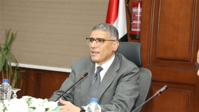 محافظ الجيزة يتابع أعمال تطوير المنطقة المحيطة بمستشفى بولاق الدكرور 