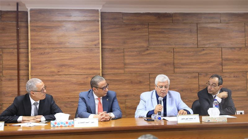 عاشور مع رؤساء الجامعات