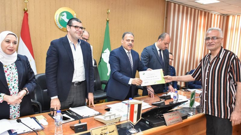  محافظ الشرقية يترأس