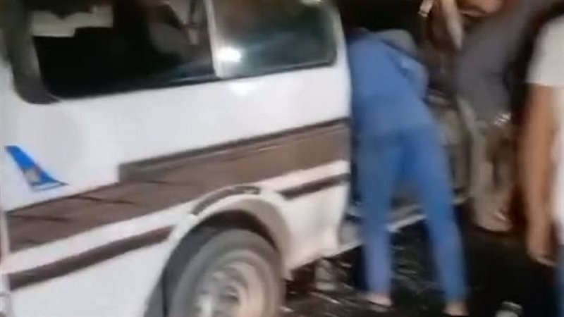 انقلاب ميكروباص بالطريق