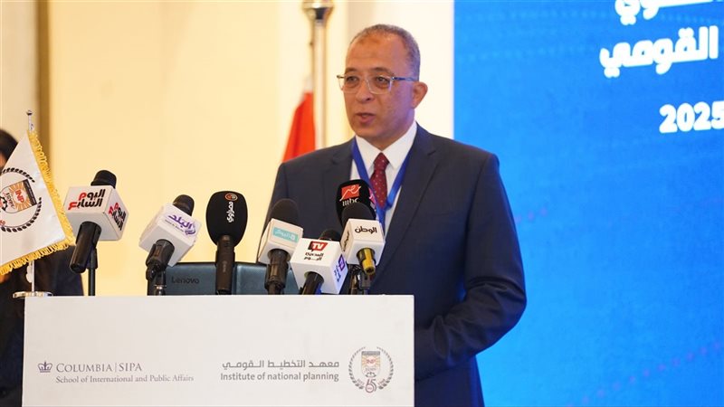 الدكتور أشرف العربي