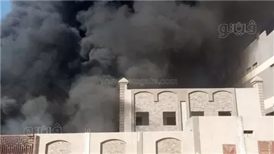 إخماد حريق نشب داخل مصنع للأحبار في مدينة بدر
