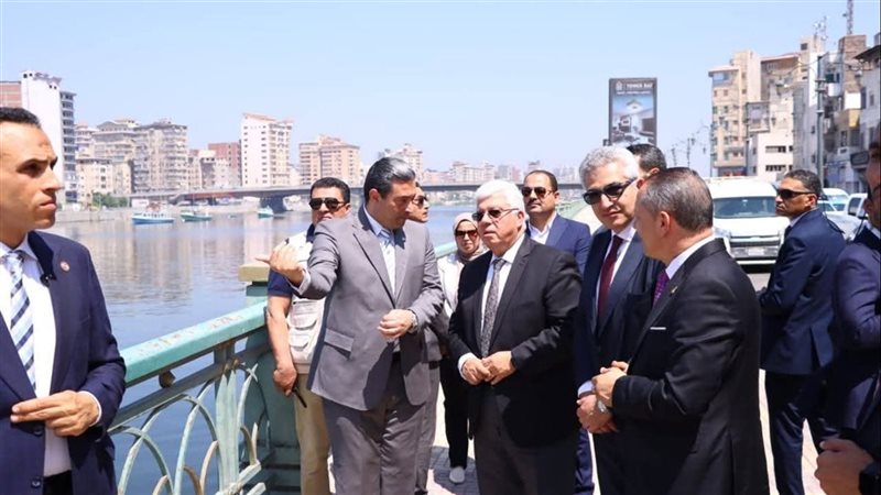 محافظ دمياط ووزير