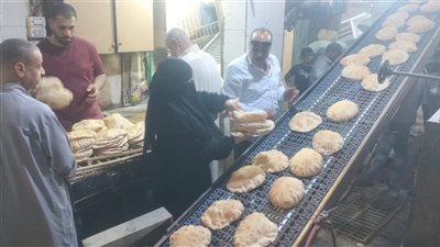 هل تتأثر ماكينات صرف الخبز المدعم بسبب حريق سنترال رمسيس؟ شعبة المخابز تجيب