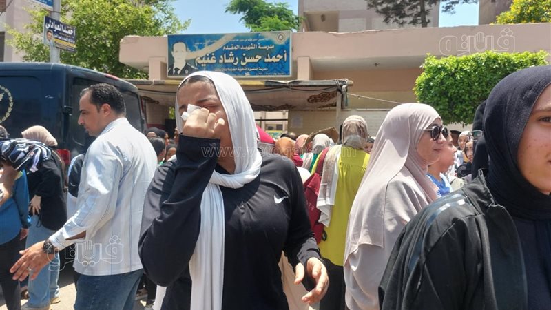 طالبات الثانوية العامة،