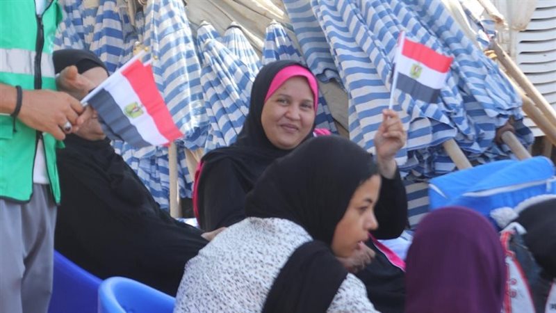 توزيع علم مصر علي