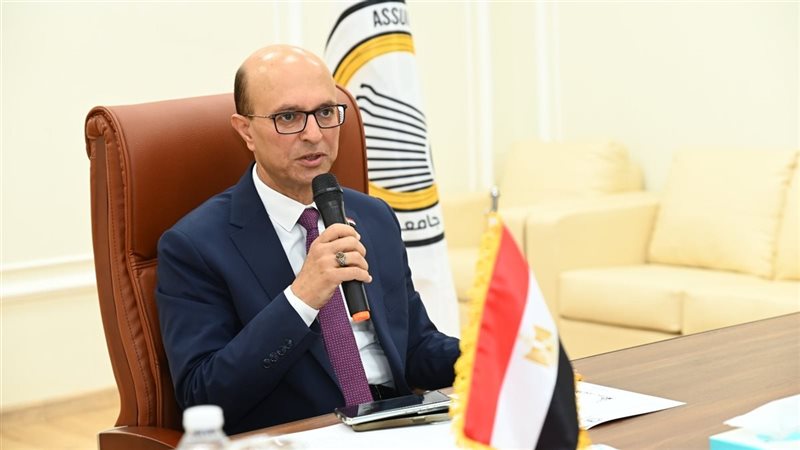 رئيس جامعة أسيوط،