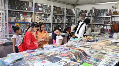 إقبال جماهيري كبير على فعاليات معرض الفيوم للكتاب (صور)
