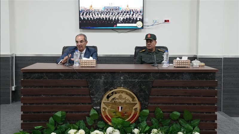 وزير الاتصالات والفريق