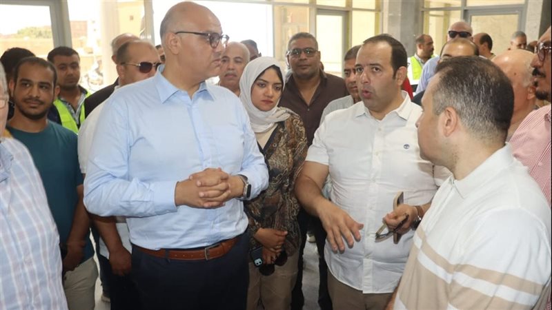 متابعة أعمال مستشفى