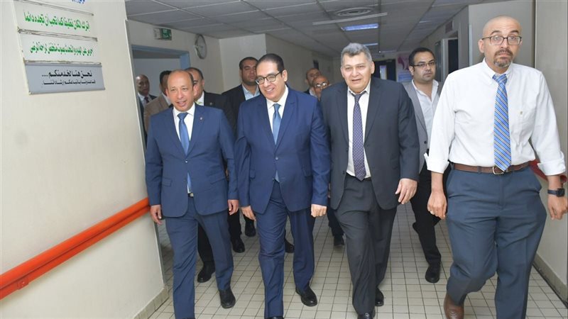 جولة رئيس جامعة القاهرة