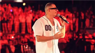 عمرو دياب يشكر عمرو مصطفى على المسرح: الألبوم الجديد استغرق عاما من التحضير (فيديو)