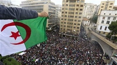 الجزائر ترفع الحد الأدنى للأجور والإعانات لمواجهة الغلاء وتحديات البطالة 