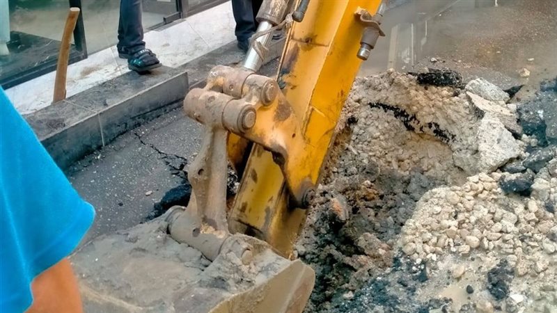إصلاح كسرخط مياه