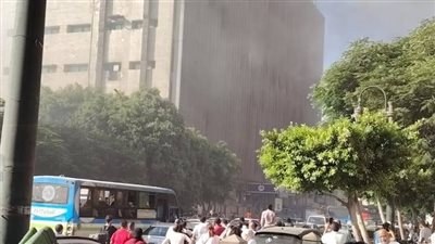 وصول محافظ القاهرة إلى موقع حريق سنترال رمسيس