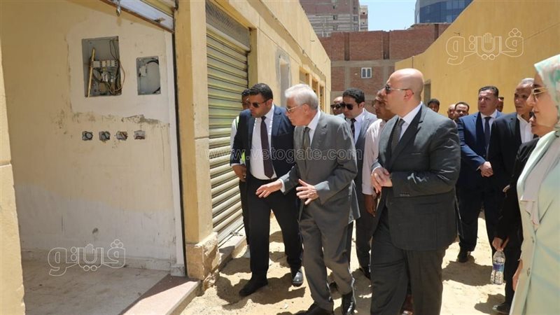المحافظ ومستشار الرئيس
