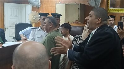 دفاع سائق التريلا المتسبب في مصرع فتيات العنب: حجر أسمنت السبب والسيارة ليس لها جناحات (فيديو)