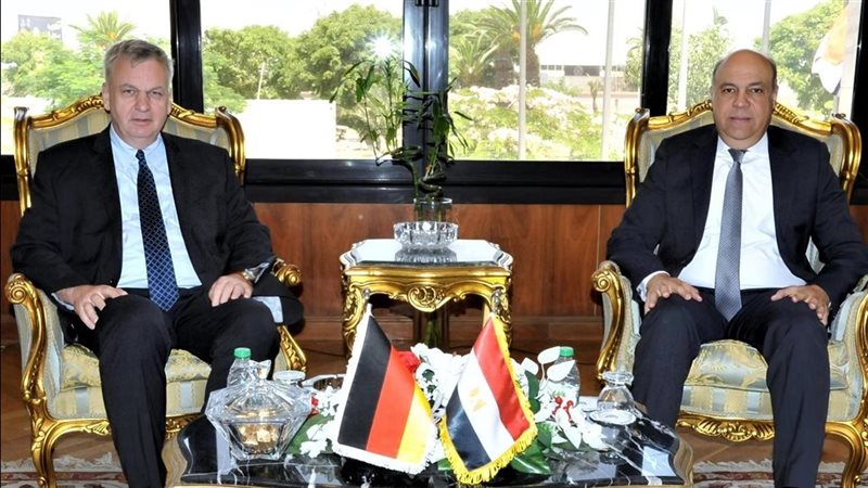 وزير الطيران المدني