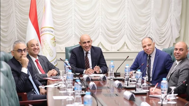 وزير التربية والتعليم،