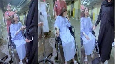 ظهرت على كرسي متحرك، بسمة وهبة تثير القلق أثناء مواساة أسرة سامح عبد العزيز داخل المستشفى