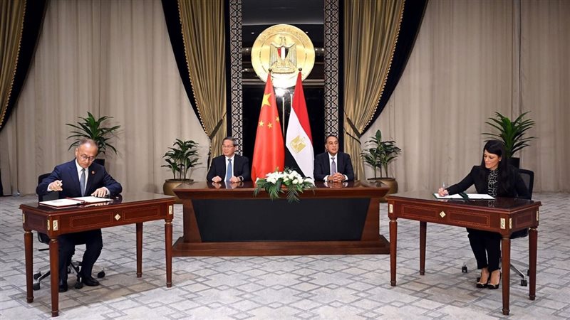 جانب من توقيع الاتفاقية
