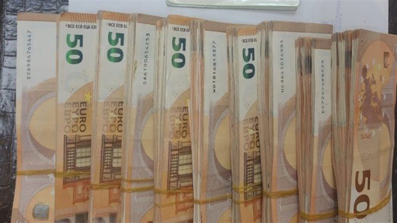 العملات المالية 