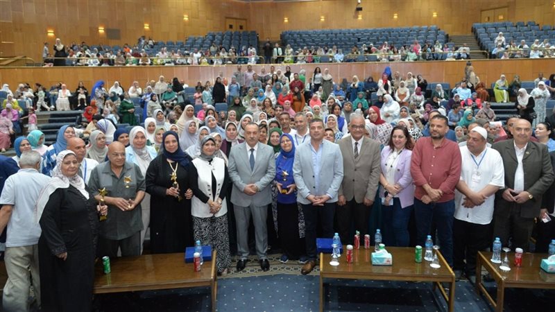 محافظ أسيوط في احتفالية