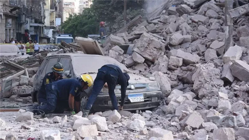 عقار الاسكندرية المنهار،