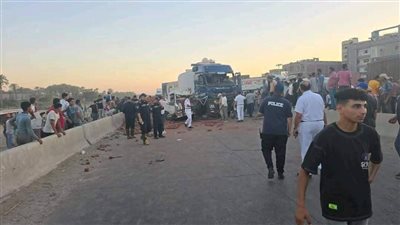 مصرع 4 أشخاص وإصابة 11 آخرين في تصادم ميكروباص بسيارة نقل بطريق سيوة مرسى مطروح