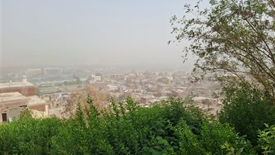 انخفاض مستوى الرؤية في أسوان بسبب العواصف الترابية (فيديو) 