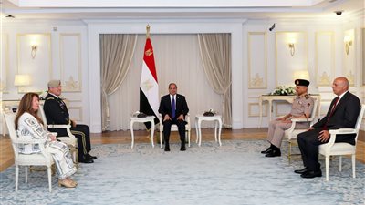 السيسي يستقبل أمين عام جامعة الدول العربية وقائد القيادة المركزية الأمريكية (فيديو)