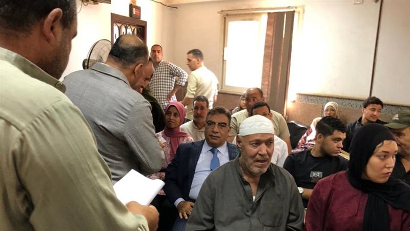 محافظ الدقهلية بين