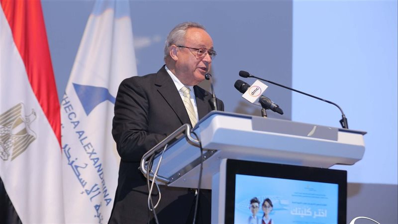 الدكتور أحمد زايد؛