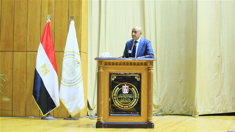 محمد عبد اللطيف وزير