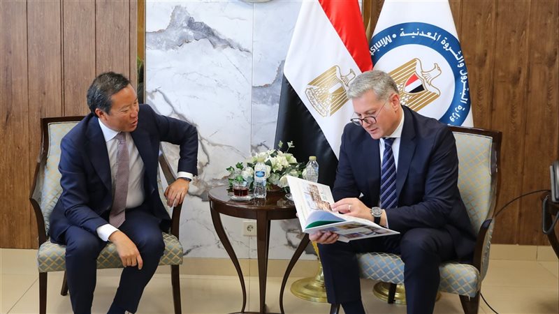 وزير البترول يبحث