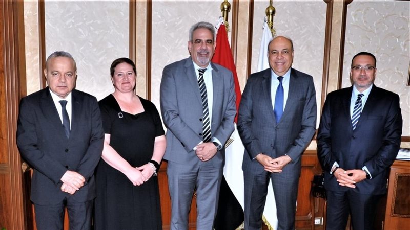 لقاء وزير الطيران