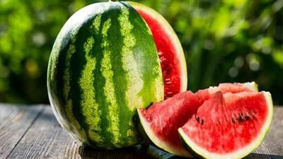 استشارى ينصح بتقديم البطيخ للأطفال بعد إتمام 6 أشهر 