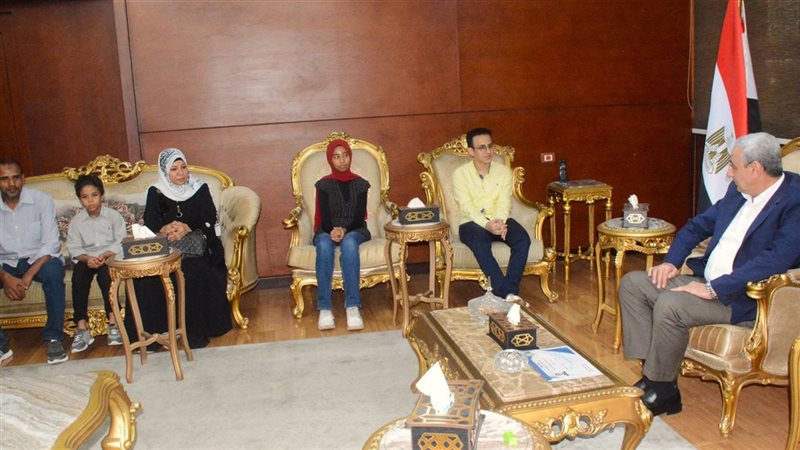 مصحف هدية.. محافظ