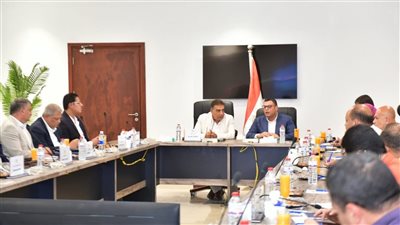 وزير الإسكان ومحافظ الدقهلية يتابعان سير العمل بمنظومتي مياه الشرب والصرف الصحي