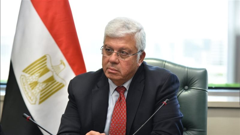 الدكتور إيمن عاشور