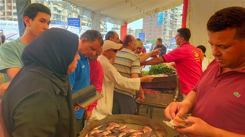 إقبال على سوق اليوم