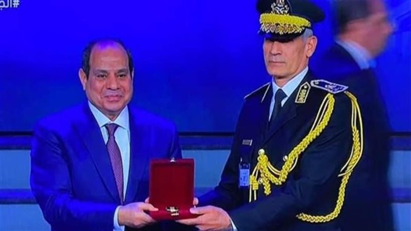 مديرامن الأقصر والرئيس
