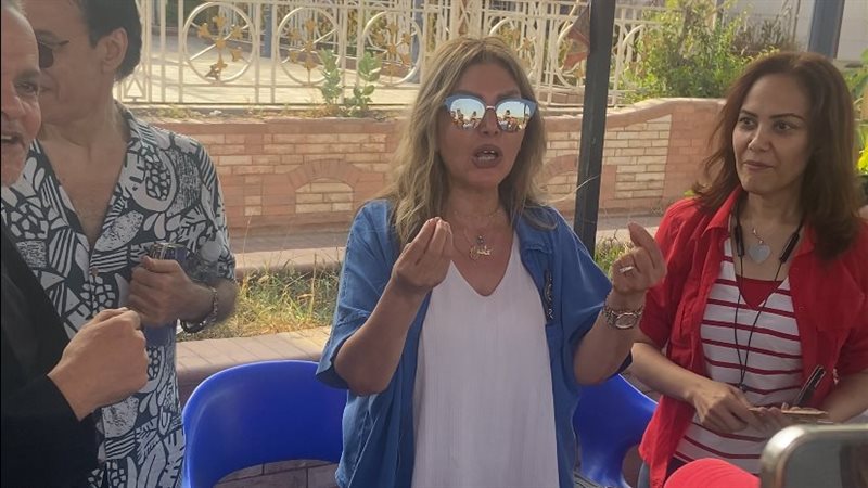 نادية مصطفي، فيتو